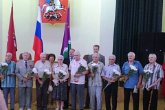 Вручение медали в честь 70-летия освобождения Беларуси от немецко-фашистских захватчиков жителям Южного административного округа города Москвы