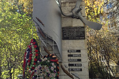 Памятник  в  нашем районе