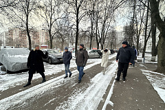 Сегодня, 13 декабря, глава управы района Чертаново Северное Александр Дёмин провел еженедельный обход территории района и встретился с жителями 
