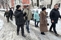 Сегодня, 07 февраля, исполняющий обязанности главы управы района Чертаново Северное Сергей Петроченков провел еженедельный обход территории района и встретился с жителями.