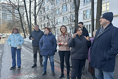 Сегодня, 14 марта, исполняющий обязанности главы управы района Чертаново Северное Сергей Петроченков провел еженедельный обход территории района и встретился с жителями.