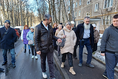 Глава управы Чертаново Северное Аслан Бердиев провел еженедельный обход территории